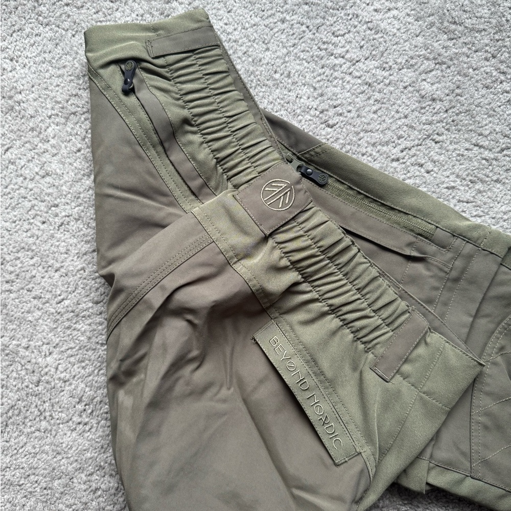 Beyond Nordic Men's Green Outdoor Pants - Picture 4 of 6